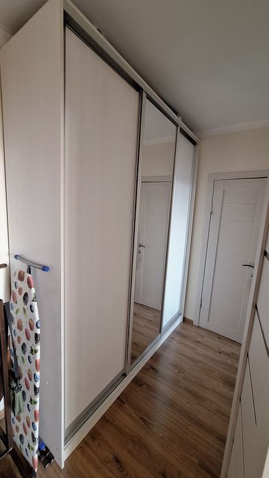 Шкаф купе в хорошем состоянии