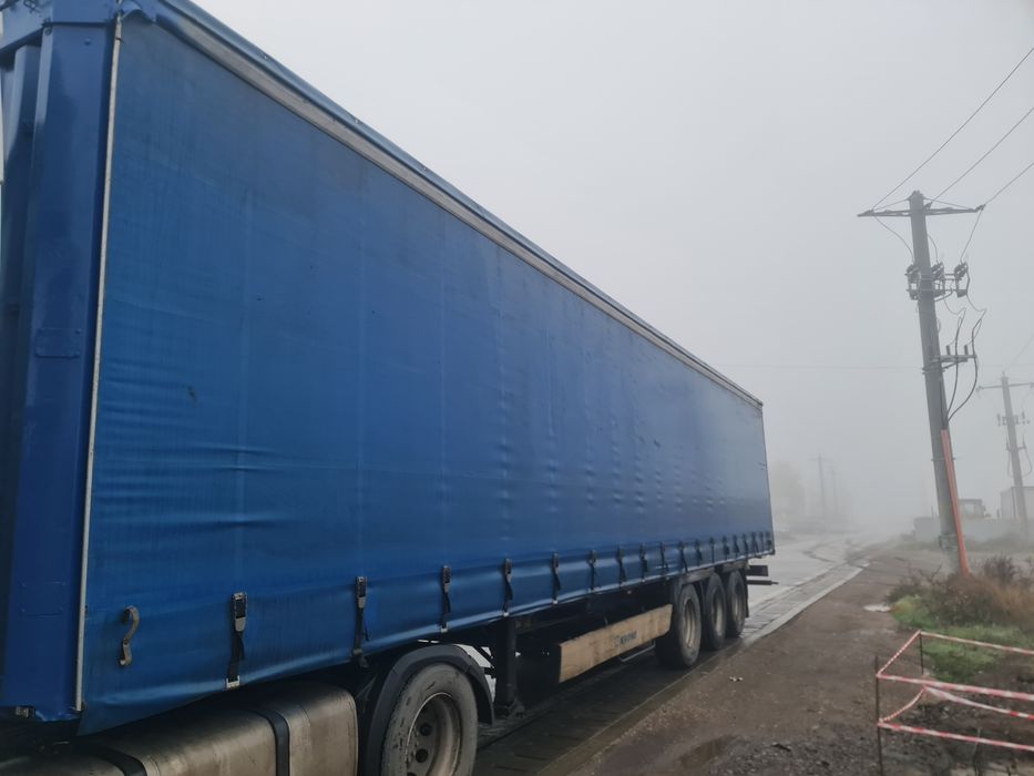 Vând semiremorca krone