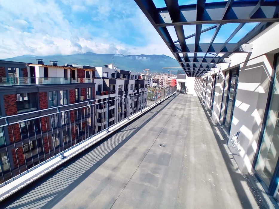 Просторен Четиристаен Апартамент в Студентски Град