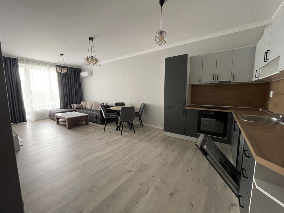 Дава се под наем Тристаен апартамент в Бургас, Изгрев - 103 кв.м за 816 € - Снимка #4