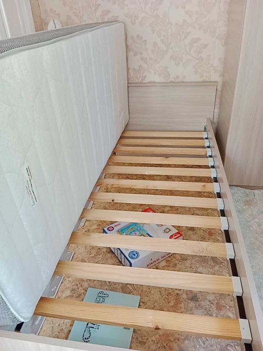 Продам кровать с матрасом, б\у, одноместный,  самовывоз, 25000тг.