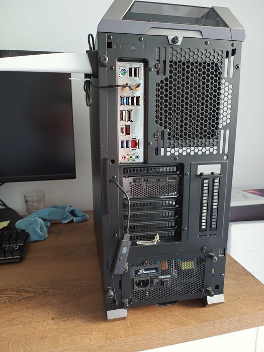 Gaming i7-14700 + RTX 4070 Super SSD 2TB 32GB DDR5 Z690. Impecabil!