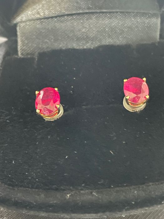 Cercei din aur 18k cu rubine naturale