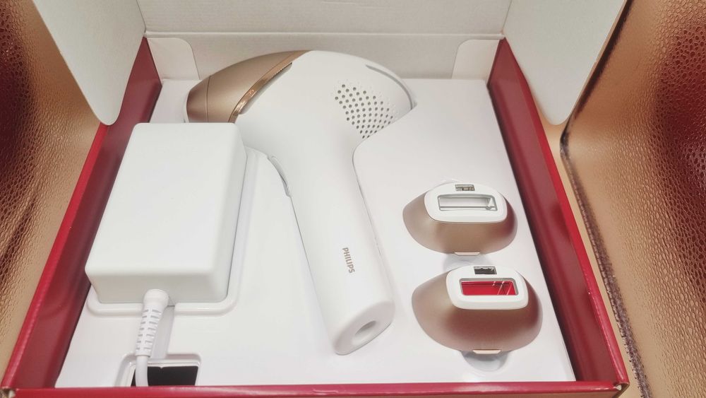 Фотоепилатор IPL Philips Lumea Series 9900 нов с гаранция!
