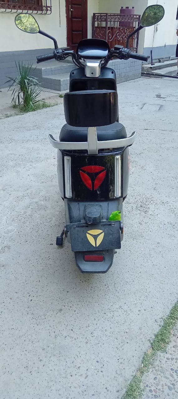 Skuter Yadea e85 ideal