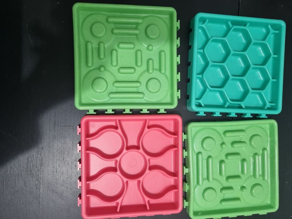 Set 4 boluri hranire lenta caini/pisici