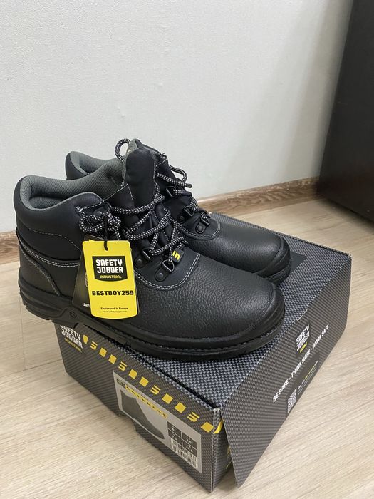 Продам спец обувь зимнюю 41