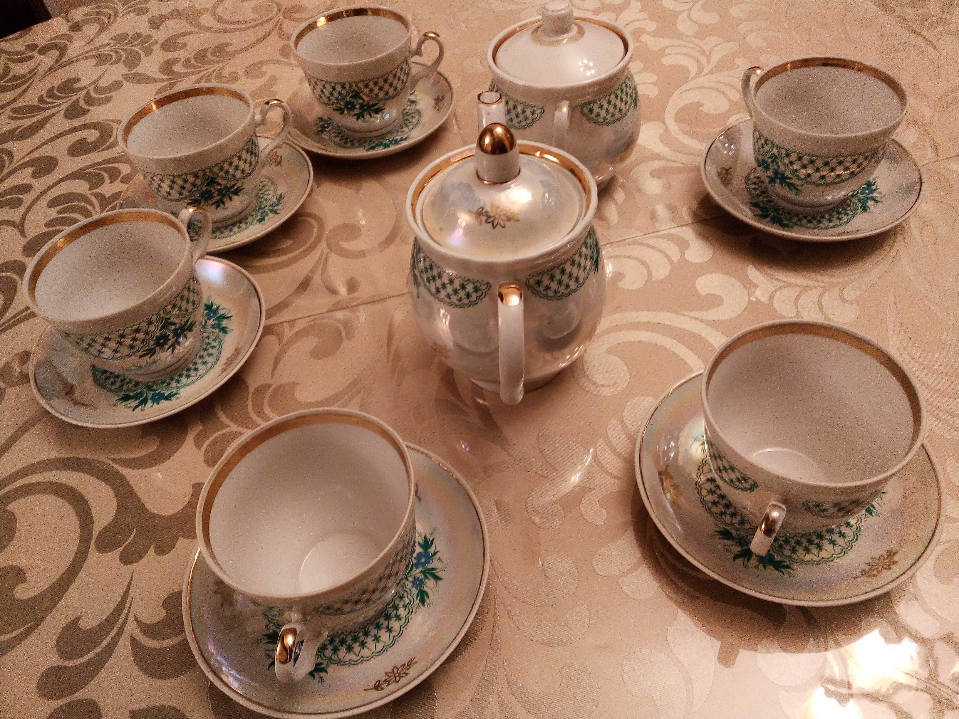 Сервизная фарфоровая посуда с 6 чашками, чайником,сахарницей