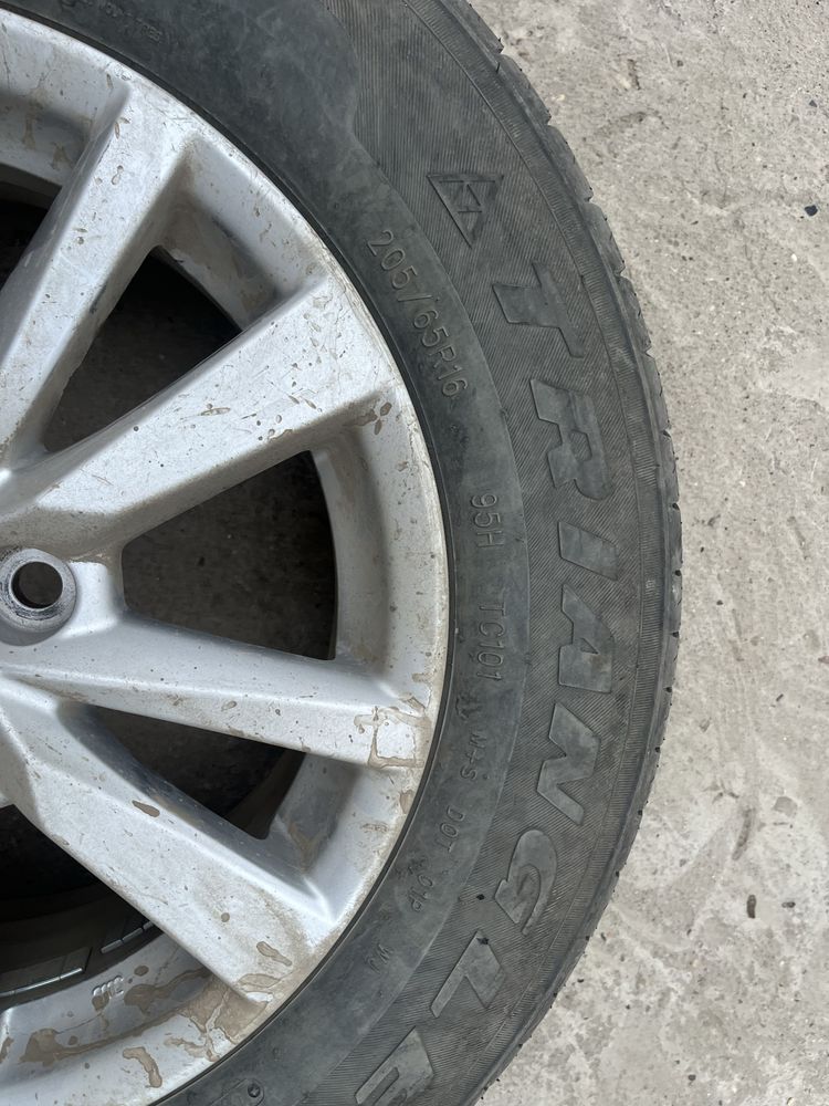 Продам шину Triangle 205/65 R16