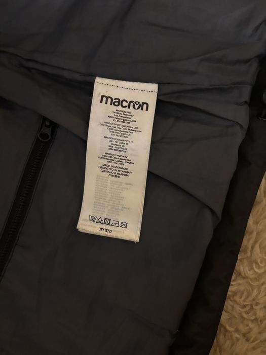 Продавам яке на ЦСКА размер М