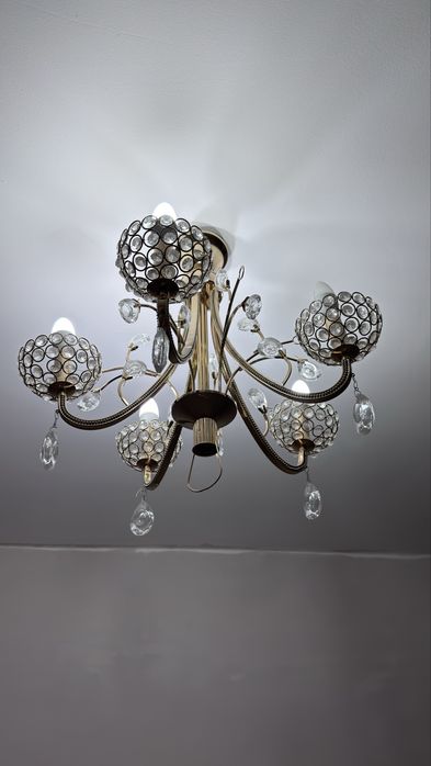 Продам люстру в зал/спальню