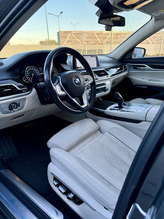 Bmw 740e Long xDrive, 2.0 benzină 326 Cp
