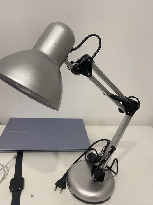 Настольная лампа