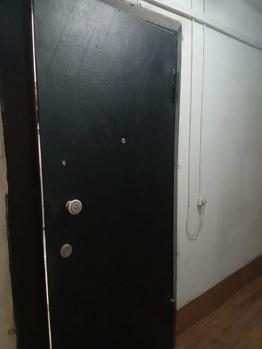 продам железную дверь