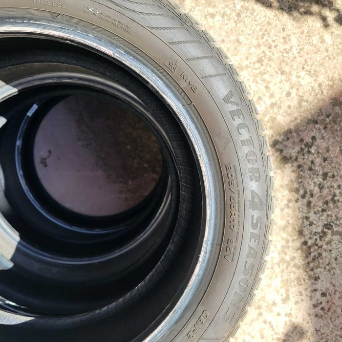 Гуми 205/55/17 Good Year-4бр. всесезонни