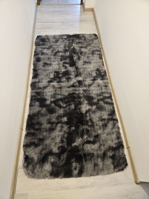 Urgent ! Covor negru pufos 2 buc