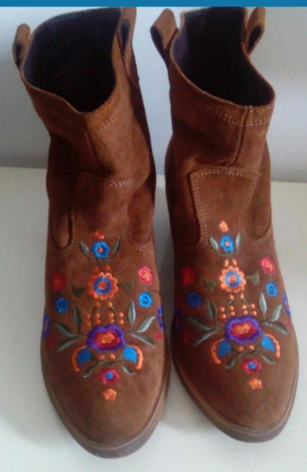 Ghete Bata din piele intoarsa naturala cu broderie,superbe 40