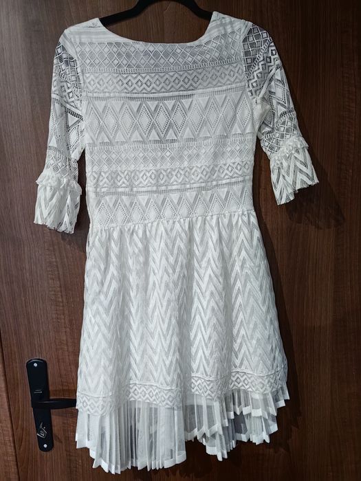 Елегантна рокля Guess