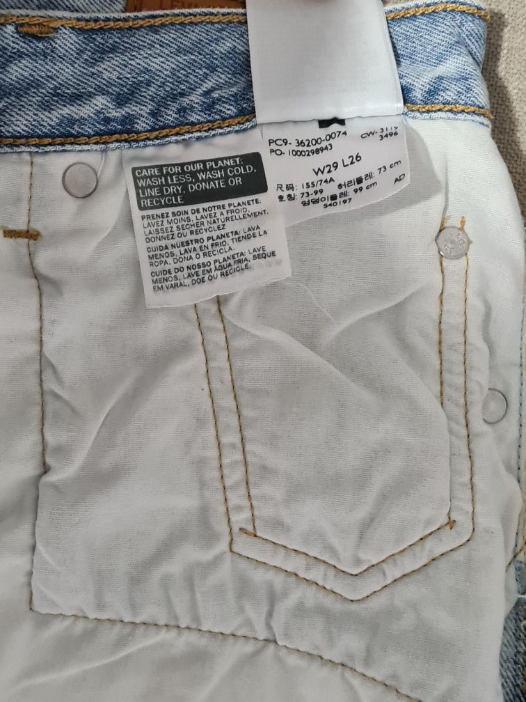 Vând blugi Levi's jeans albastru deschis