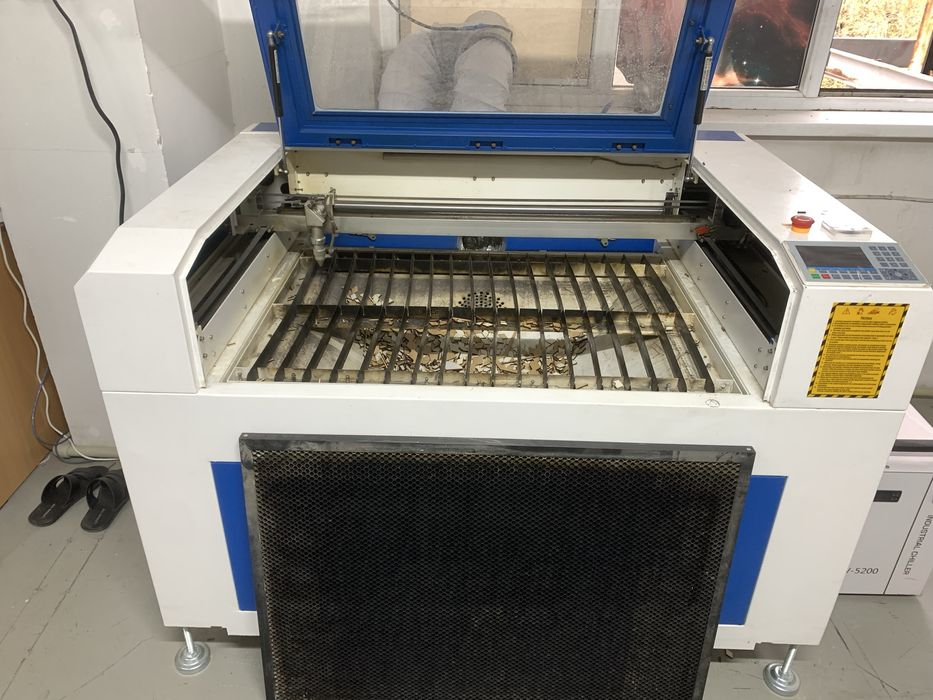 Лазерный станок 90х60, чиллер, компрессор, вытяжка