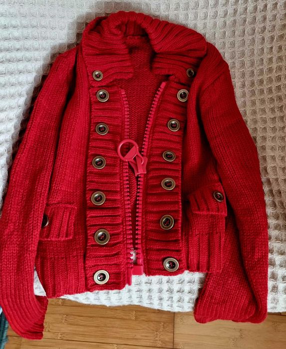 Нови блузи и жилетка- размер S, нови очила за дълекогледство + 2