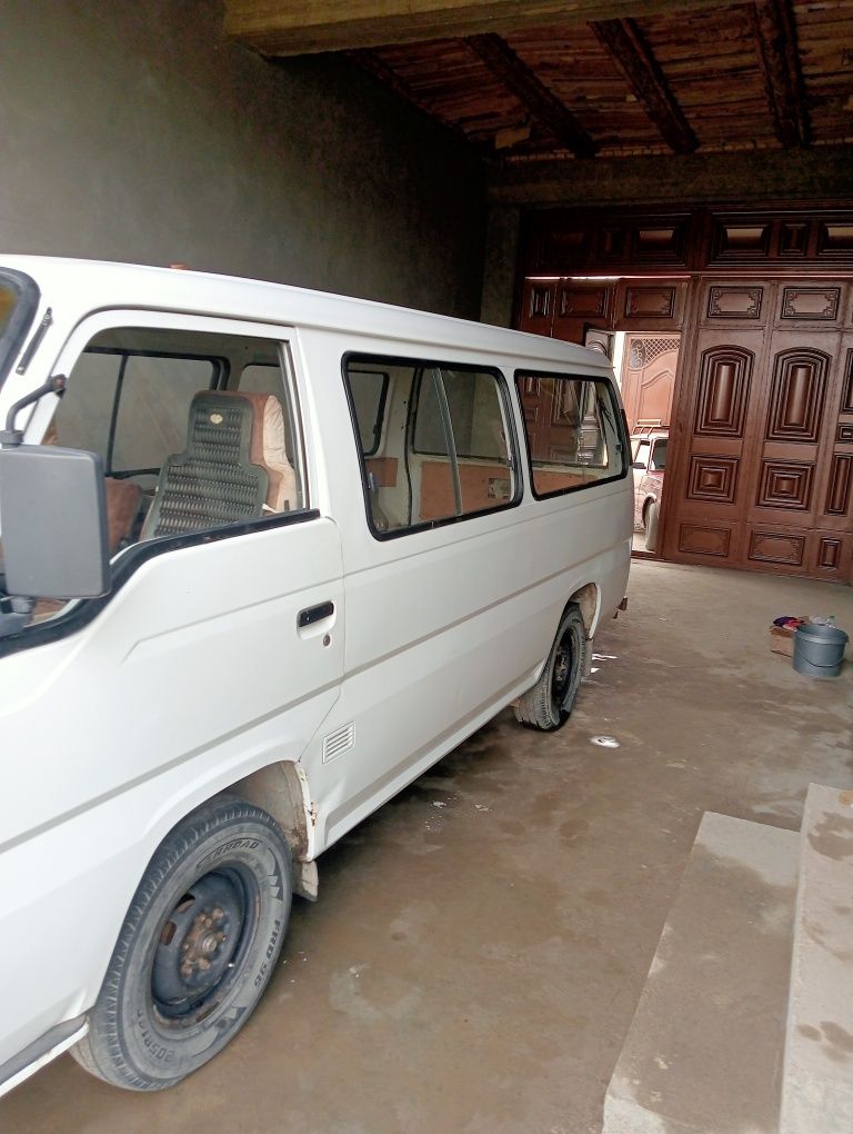 Nissan urvan 1990