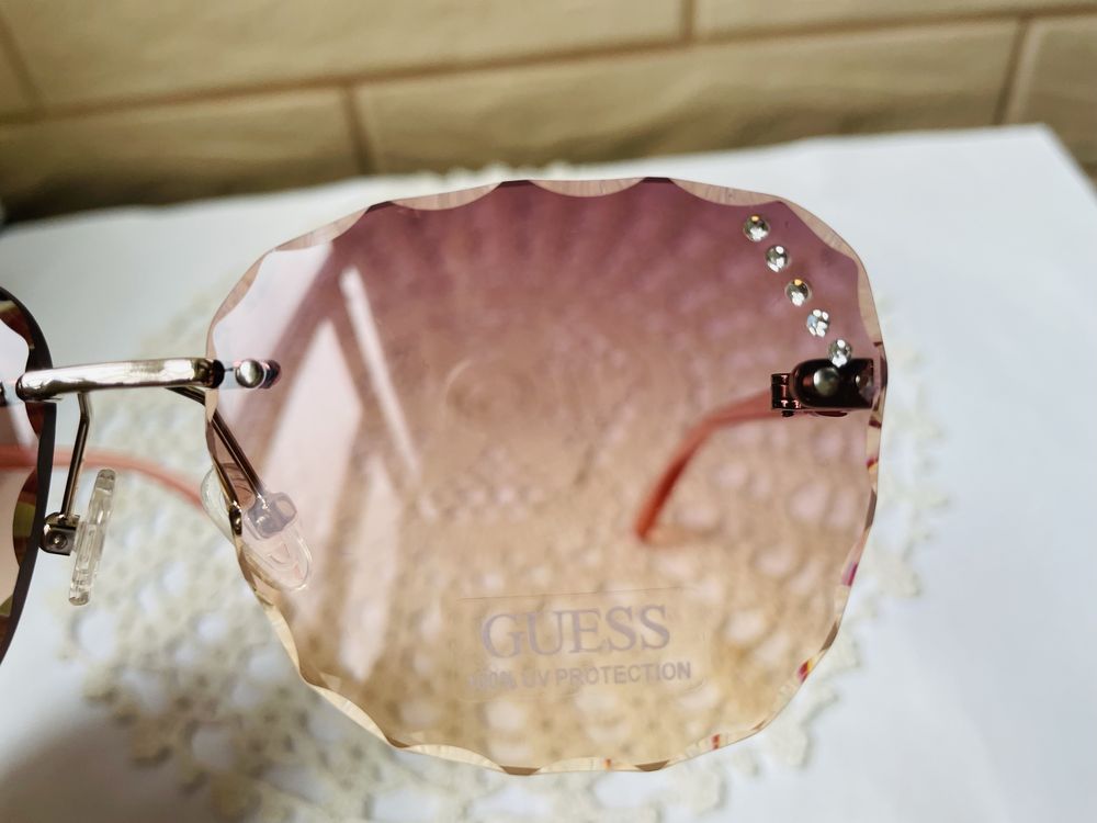 GUESS нови ориг.очила с камъчета от Англия