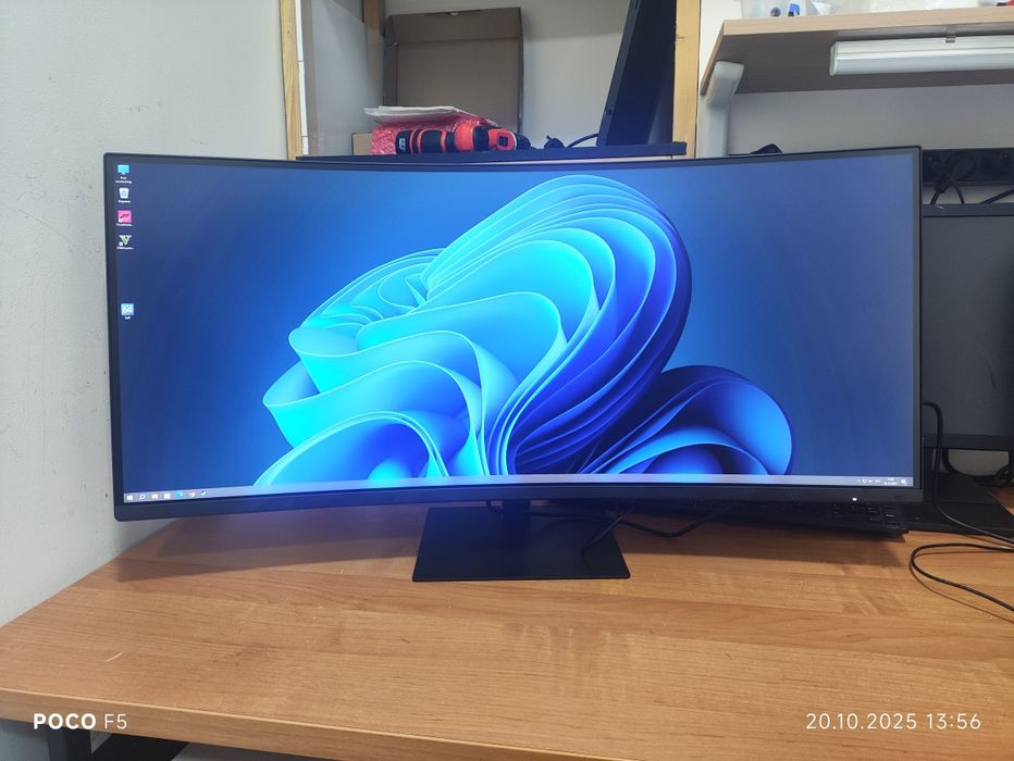 Ультраширокий супер игровой монитор 180Гц