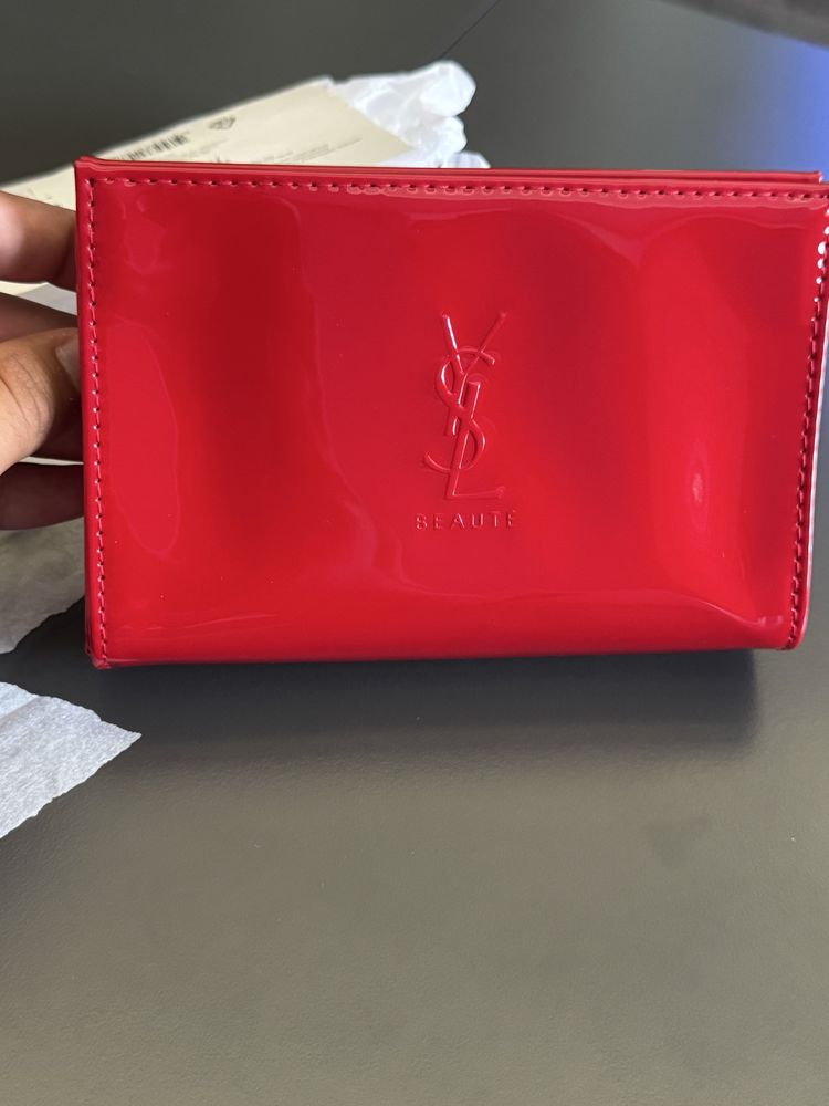 Оригинална козметична чантичка на YSL Beaute