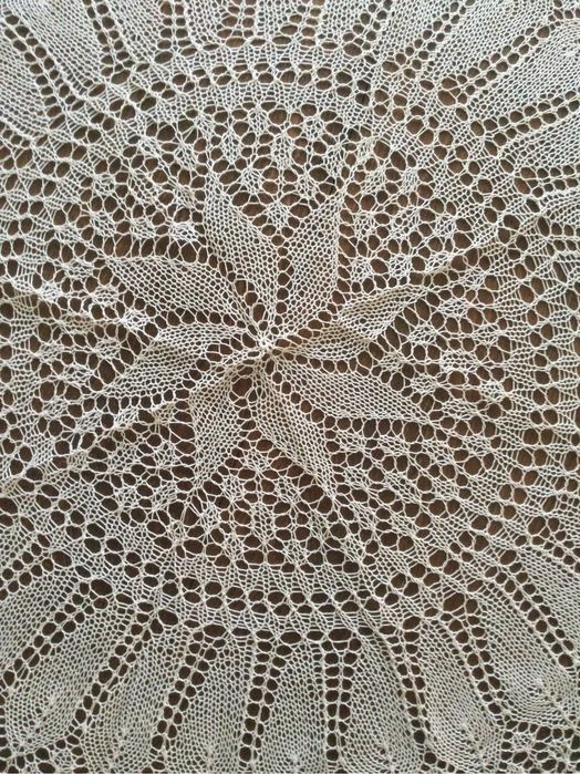 Покривка за маса плетена на една кука