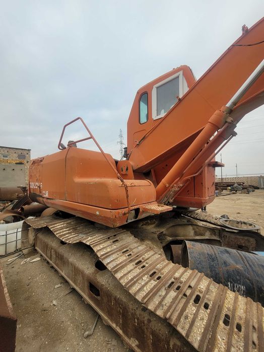 Трактор 220 сатылады