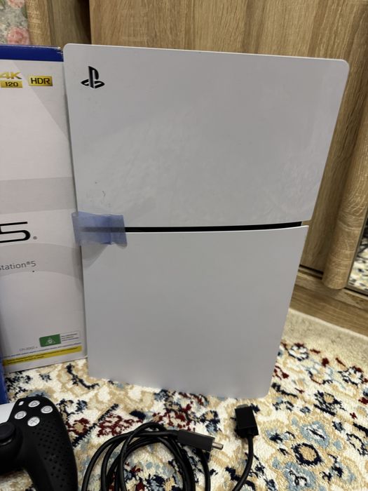 ……PS5. Slim 1 TB…..