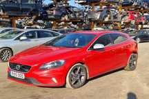 dezmembrez Volvo V40 R-design 2015, motor 1.6 D2 114cp cod motor D4162T  cutie de viteze manuala 6+1 trepte  jante r17 injector pompa turbo dezmembrari piese