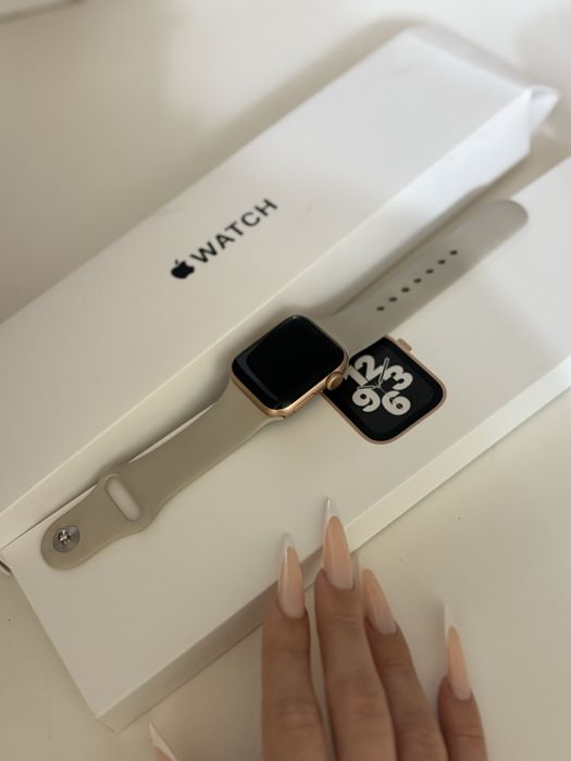 Apple Watch SE Продам Apple Watch SE