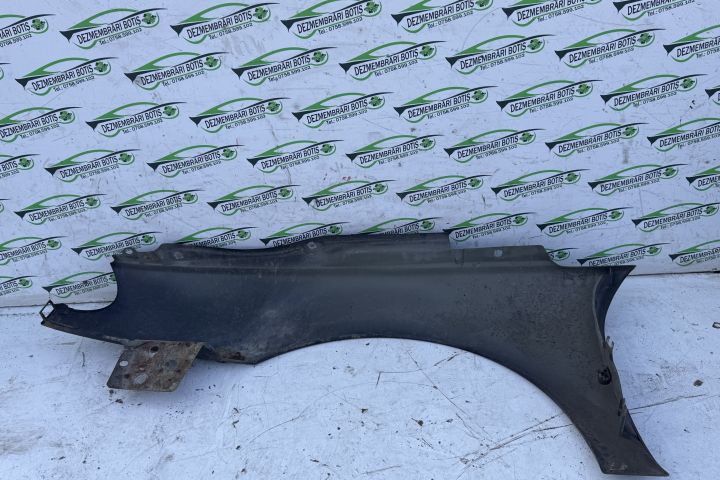 Aripa fata dreapta Renault Laguna prima generatie (facelift)