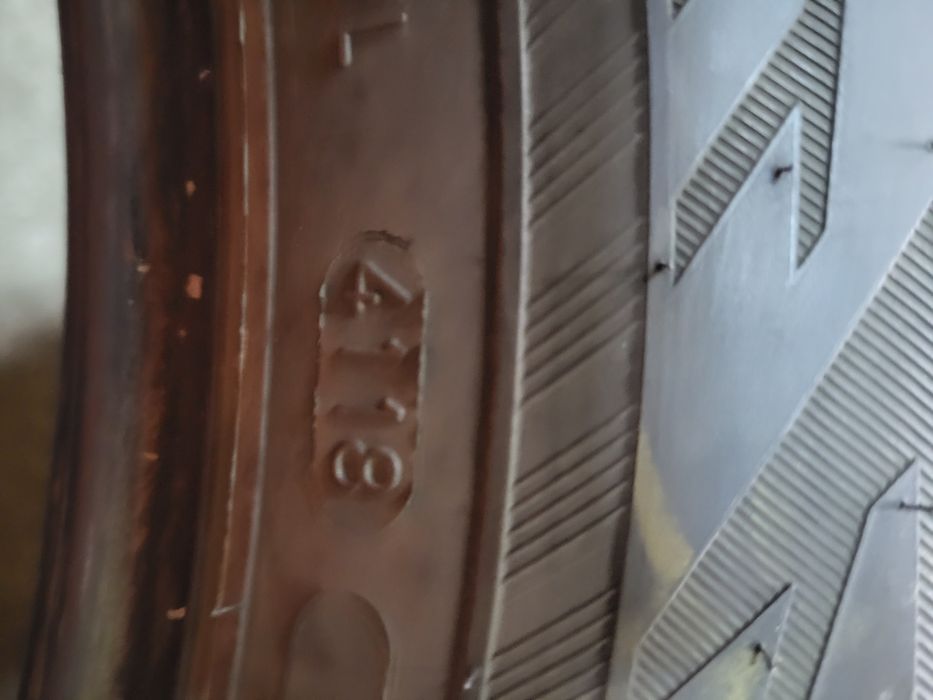 4 anvelope 235 60 R 18 Nokian iarna