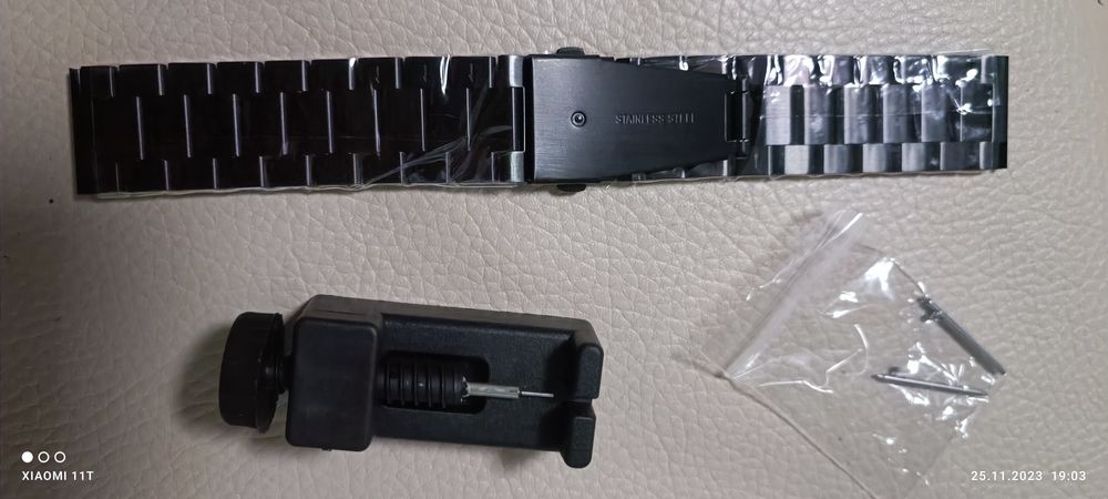 Curea metalică ceas