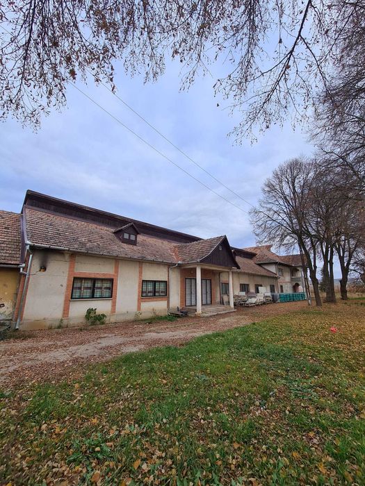 Închiriere Teren și Spații de Depozitare