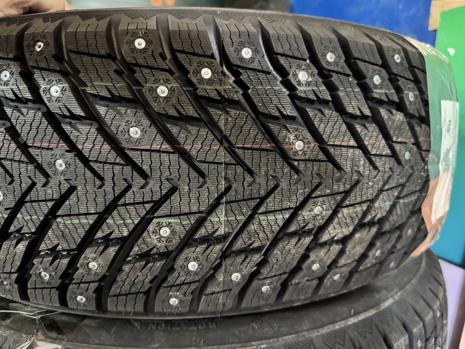 Продам зимнюю резину (шипы)
