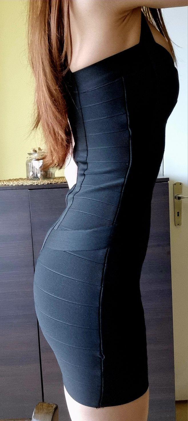 Секси черна рокля