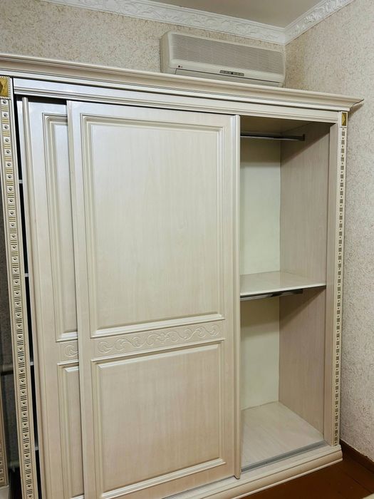 Продаётся спальный гарнитур (Россияская мебель)