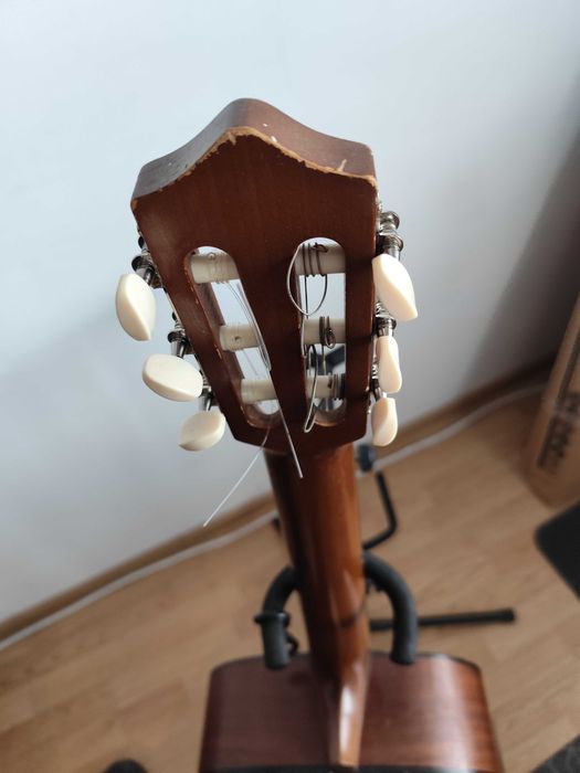 Акустична китара с Калъф, Колан и комплект от 6 струни.