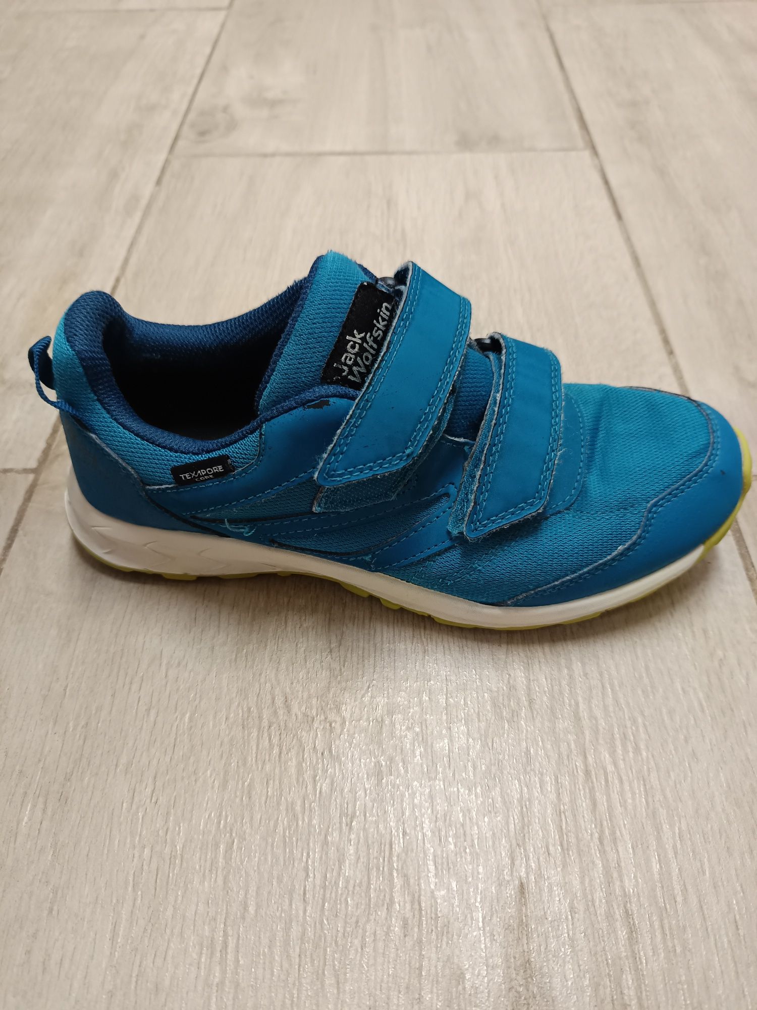 Продавам непромокаеми маратонки Jack Wolfskin 37 номер