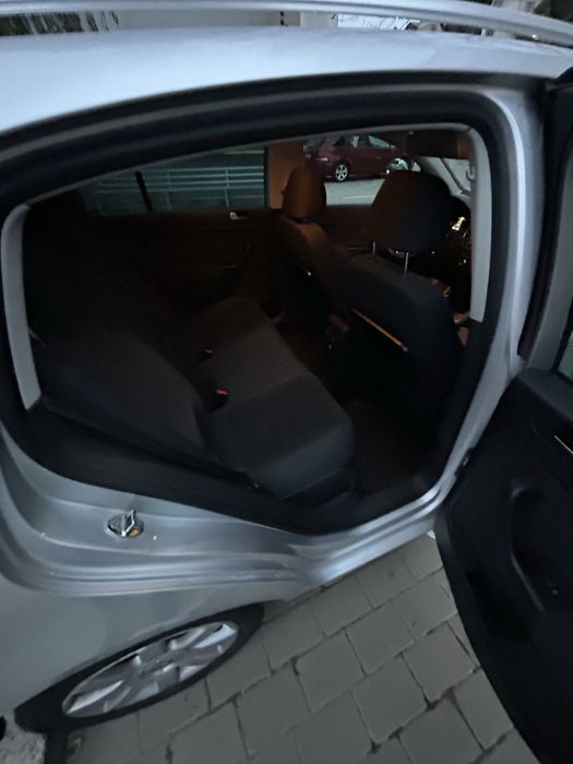 Vand golf 6 plus 2.0 diesel (masina de scoala de soferi)