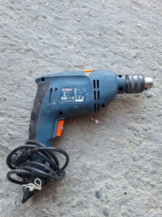 Bormașină cu percuție STERN 710 W