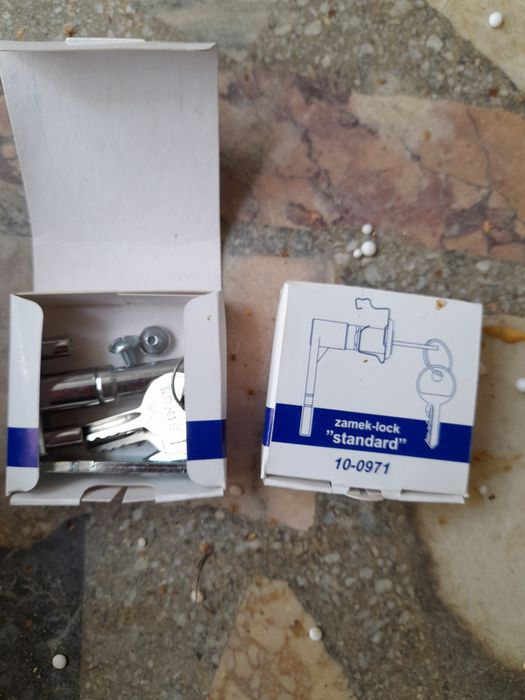 Vand incuietori mobila sau cutii postale