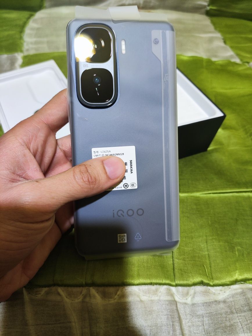 Продам iQOO Neo 10 16/1TB Black