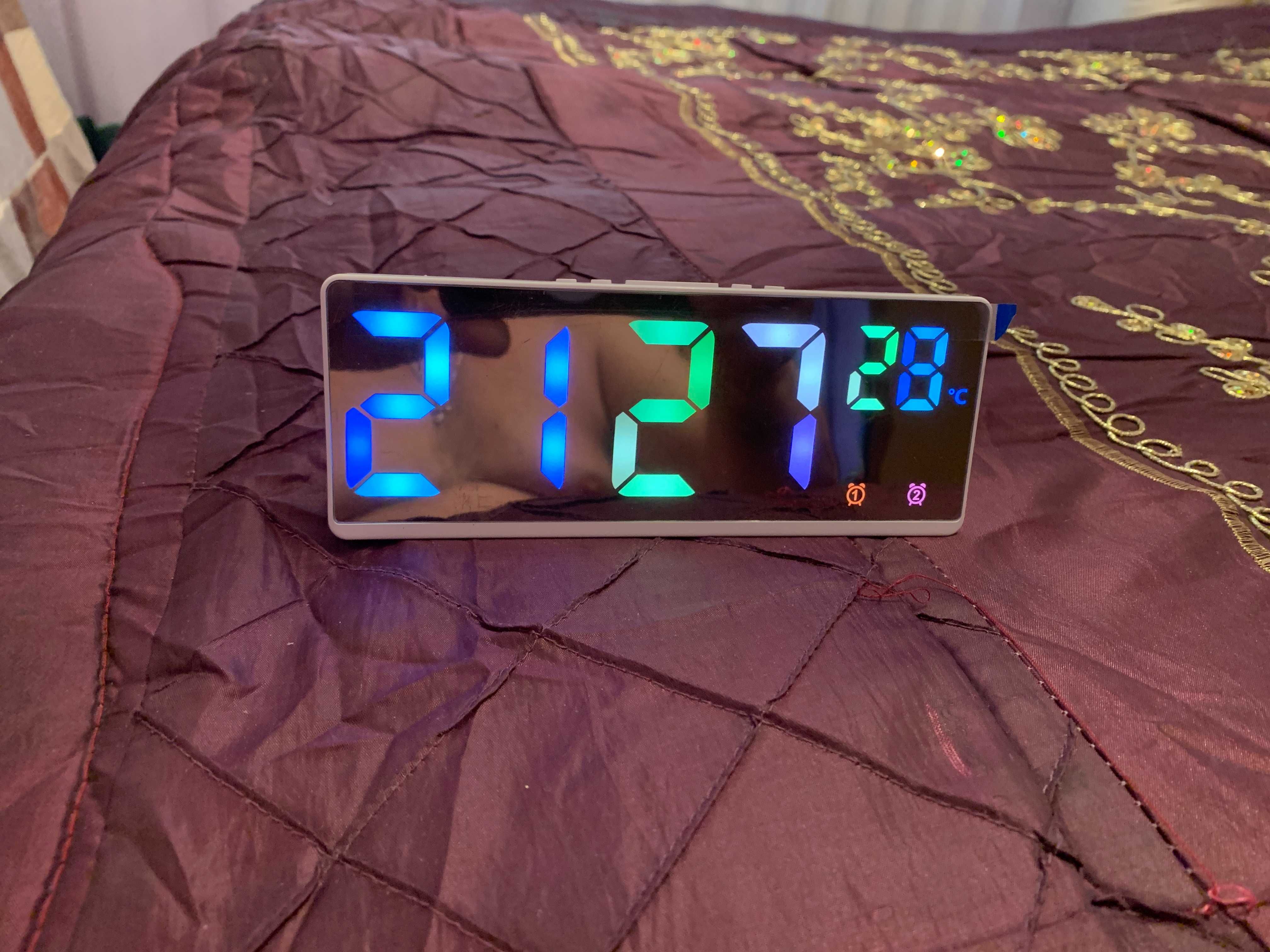 Продам часы электронные настольные с цвет. дисплеем  (сделано в КНР)