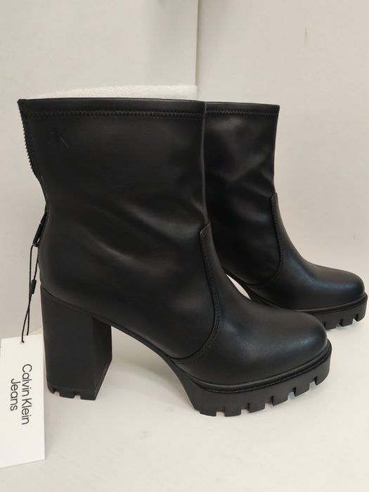 Боти Calvin klein нови