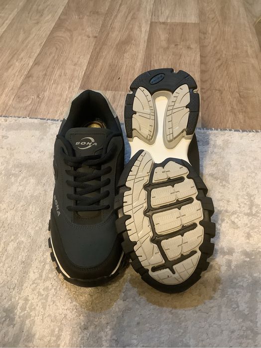 Продаются кроссовки